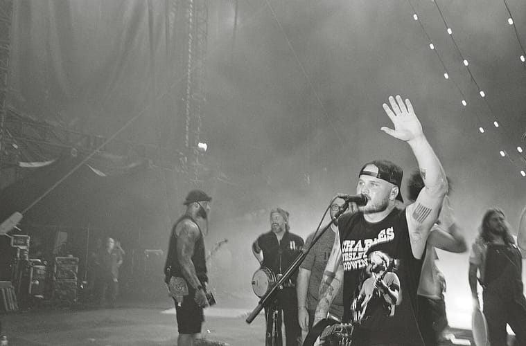 Zach Bryan Apologizes To Swiftes For A Twitter Post He Made